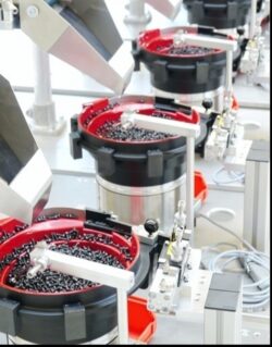 Système d&rsquo;alimentation à bol pour fixations symétriques rotatives