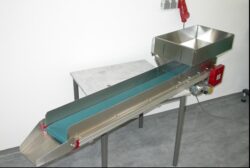 Systèmes de convoyage à bande industriel pour le transport et l&rsquo;intégration de pièces