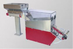 Systèmes d&rsquo;alimentation silencieux pour attaches symétriques à rotation